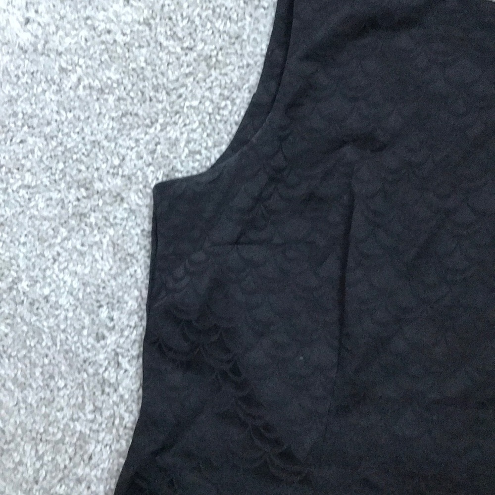 NEW Listing! LBD with cut-out back Detail! - Picture 4 of 5